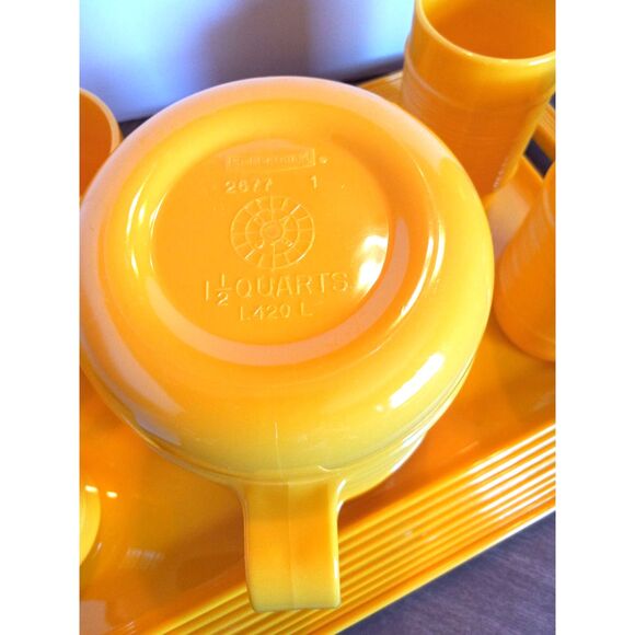 Vtg 1970s Yellow Melamine Pitcher Set with 5 Tumblers & Serving Tray Rubbermaid - Picture 3 of 5